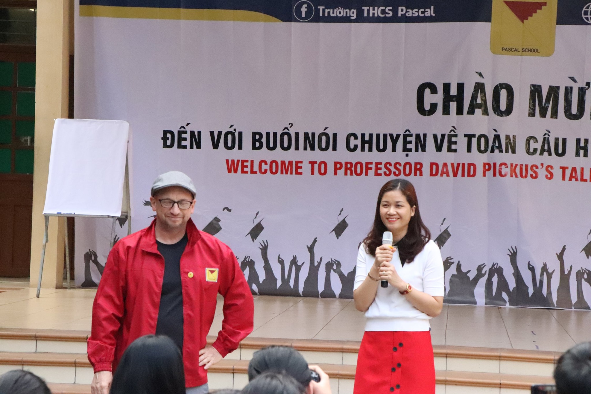 GS David Pickus trò chuyện cùng học sinh Pascal về chủ đề “Công dân toàn cầu”
